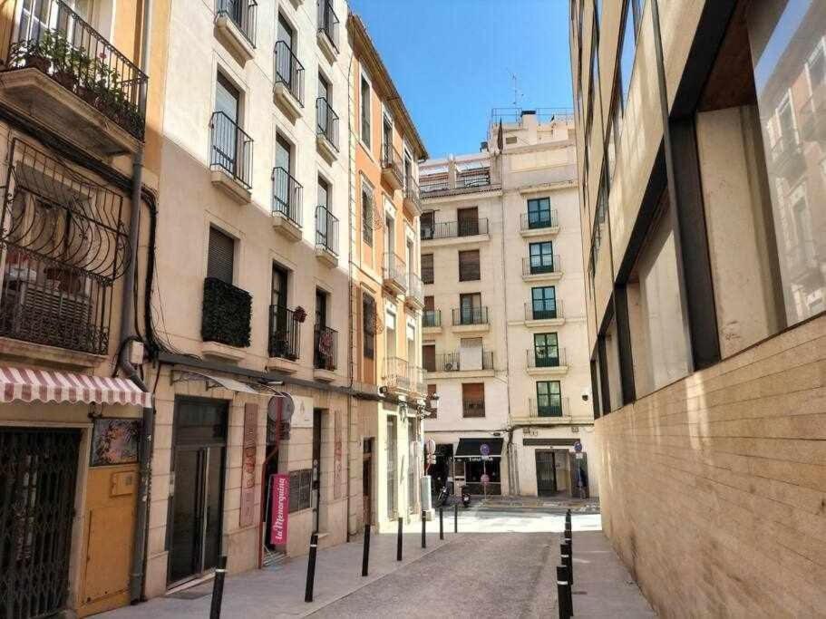 Loft Old City Couples Getaway อาลิกันเต ภายนอก รูปภาพ